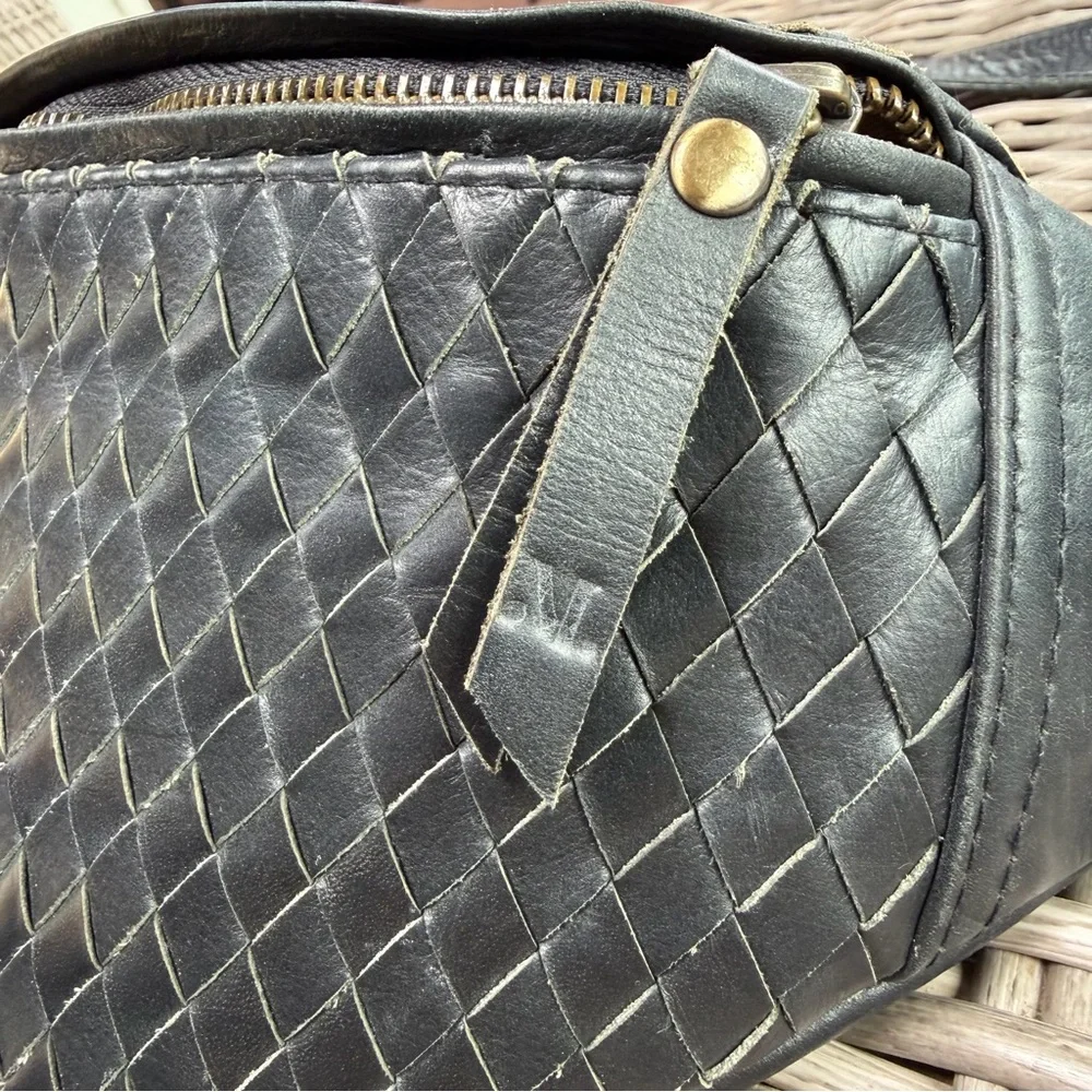 MANDRN Woven Atlas Crossbody! 💃 🔥 - Picture 3 of 14